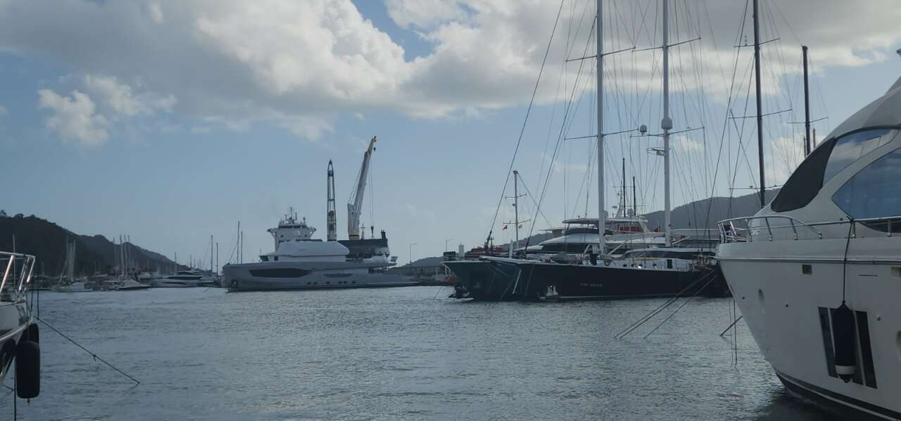 Dev Yük Gemileri Marmaris’e Akın Ediyor: Mega Yatlar Yaz Sezonu İçin Baştan Aşağı Yenileniyor 7